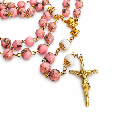 Krunica Gospin plašt – rozi haulit, keramičke perle i pozlaćeni križ | Beatus.hr