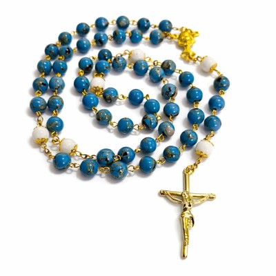 Krunica Gospin plašt – plavi haulit, porculanske perle i pozlaćeni križ