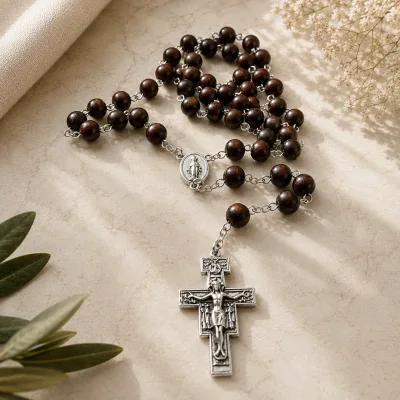 Gospina drvena krunica – kanadsko drvo